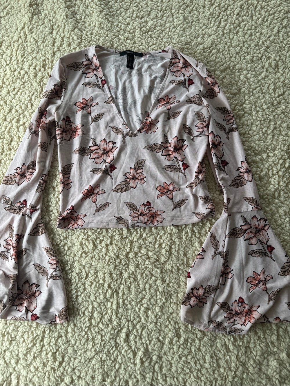 Forever 21 Pink Floral V‑Neck Bell Sleeve Crop Top